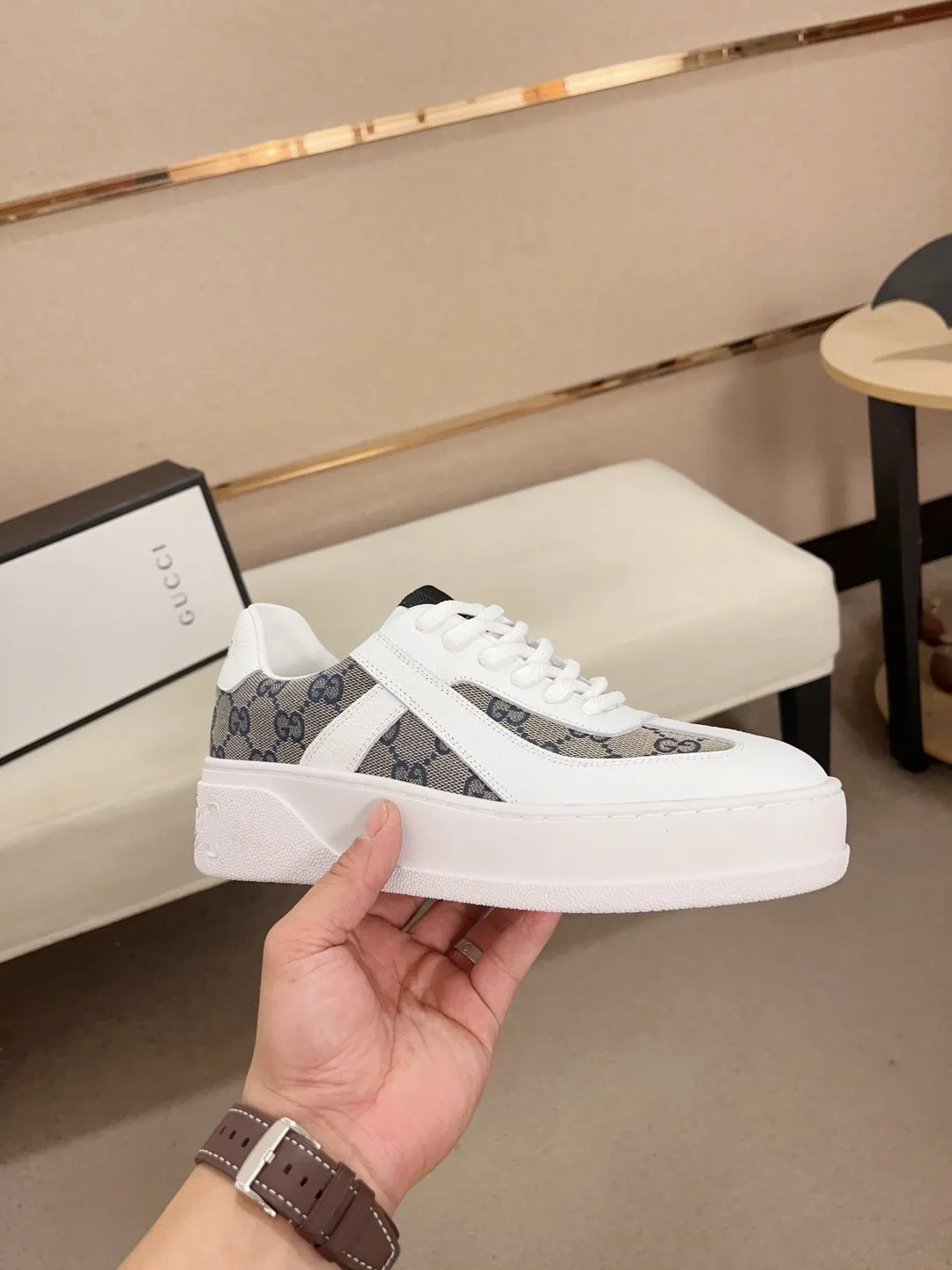 Men's shoes 💰: 420💰 [Gucci] Gucci's latest casual men's shoes, welcome to 1:1 comparison, a popular Hong Kong counter casual shoe, counter quality, support inspection, high-quality workmanship, uppers made of Italian imported calfskin, sheepskin lining insoles original fashion sports outsole, casual fashion, high-end quality, size: 38-44.